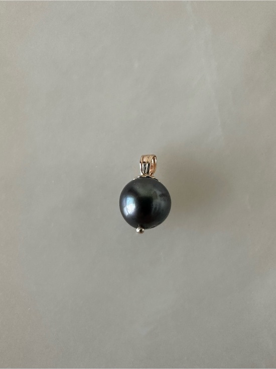 Jewelry - 14k Yellow Gold Black Pearl Pendant